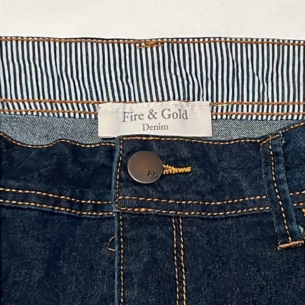 Fire & Gold Denim Raw Hem Dark Wash Shorts - Picture 3 of 3